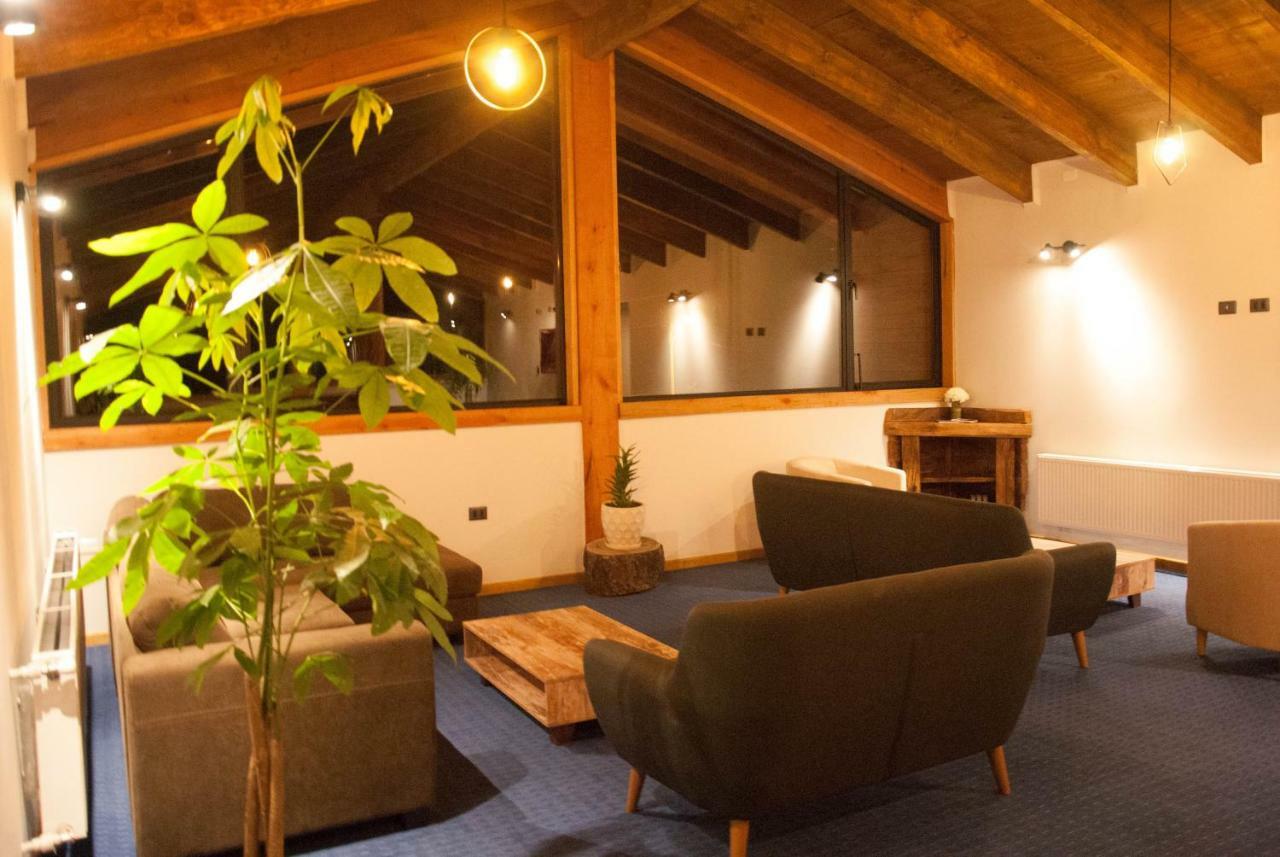 Las Bravas Lodge Las Trancas Bagian luar foto